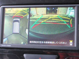 パノラミックビューモニター付きです。車両を上から見たような映像をディスプレイオーディオ画面に表示。運転席からの目視だけでは見にくい、車両周辺の状況をリアルタイムでしっかり確認できます。