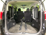 普段のお買い物や通勤、送迎等に十分な荷室スペースを確保しております。セカンドシートを倒すと、大きな荷物の積載も可能です♪