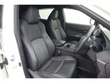 しっかりとしていて上質な座り心地のシートです。 座り心地も良くて長時間の運転も快適ですよ。 肌触りの良いシートが評判です。