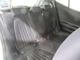 後列シートも足元のスペースに余裕があり、快適にお乗りいただけます♪