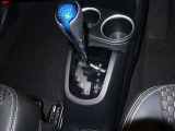 ゲート式の【シフトレバーです】ボタンを押さずにシフトチェンジが出来て、慣れると操作も簡単です。