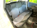 後部座席も気になるようなキズ・汚れやへたり等、大きなダメージはなく、良好な状態です。
