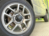【純正16インチアルミホイール】外観にマッチした純正アルミホイールを装着しております。各種社外アルミホイールや、スタッドレスタイヤも取扱いしております。是非ご相談ください♪