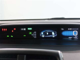 とっても見やすいメーターです。夜間時はラグジュアリーな気分にさせてくれる照明が魅力ですので、夜のドライブも楽しみになりますよ♪