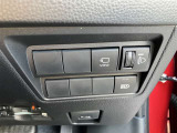オートマチックハイビームとは、先行車や対向車のライトを認識し、ハイビームとロービームを自動で切り替える機能です。夜道の視界を確保します。詳細は販売店スタッフまでおたずねください。