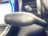 ●ウィンカーレバー:国産車とは逆の左側に設置されるウィンカーレバー。
