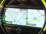 ●MINI純正ナビ:一体感のあるナビは、高級感ある車内を演出してくれます。Bluetooth再生などオーディオ機能も充実しておりますので、運転もより楽しめます♪