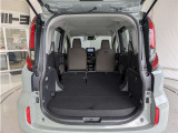 2列目シートを倒すと、大きな荷物の積載も可能です