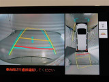 パノラミックビューモニター付きです。車両を上から見たような映像をモニター画面に表示。運転席からの目視では見にくい、車両周辺の状況をリアルタイムでしっかり確認できます。