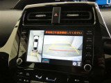 パノラミックビューモニター付きです。車両を上から見たような映像を画面に表示。運転席からの目視だけでは見にくい、車両周辺の状況をリアルタイムでしっかり確認できます。