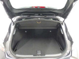 広々としたラゲージスペースを備えています。大きなものや長さのある荷物もしっかりと積み込めます。