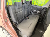 後部座席も気になるようなキズ・汚れやへたり等、大きなダメージはなく、良好な状態です。