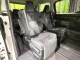 後部座席も気になるようなキズ・汚れやへたり等、大きなダメージはなく、良好な状態です。