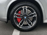BMW純正19インチホイール。洗練されたデザインで、足元の個性を引き立てます。
