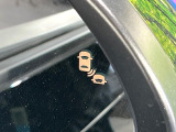 【ブラインドスポットインフォメーション】走行中、ドアミラーの死角になりやすい箇所に後続車が接近するとサイドミラー付近に警告を表示、ドライバーに注意喚起をしてくれます。