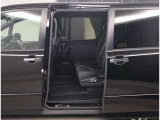 このお車の魅力は運転席だけではありません!!リア席もございます。ぜひ一度ご来店の上、体感してみてください!!