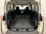 簡単に収納できる後部座席!大空間が出現します!シートアレンジが多彩な点も特徴です!レジャー用品も積み込めます!