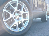 ●純正17インチアルミホイール:輸入車ならではの卓越した走りを支えるホイールと足回りです!日本車の走りに慣れている方にもぜひ体感して頂きたいほど、高いレベルでまとまっています!
