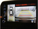 パノラミックビューモニター付きです。車両を上から見たような映像をディスプレイオーディオ画面に表示。運転席からの目視だけでは見にくい、車両周辺の状況をリアルタイムでしっかり確認できます。