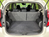 普段のお買い物や通勤、送迎等に十分な荷室スペースを確保しております。セカンドシートを倒すと、大きな荷物の積載も可能です♪