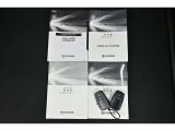 保証書・記録簿・取扱説明書と揃っていいます。キーの電池は新品にお取替えしてから納車させて頂きます。