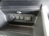 運転席と助手席には寒い時にうれしいシートヒーターが装備されてます。