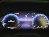とっても見やすいメーターです。夜間時はラグジュアリーな気分にさせてくれる照明が魅力ですので、夜のドライブも楽しみになりますよ♪