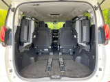 普段のお買い物や通勤、送迎等に十分な荷室スペースを確保しております。セカンドシートを倒すと、大きな荷物の積載も可能です♪