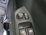 電動格納ミラー! スイッチひとつでミラーを畳めます。