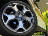 【純正15インチアルミホイール】外観マッチした純正アルミホイールを装着しております。各種社外アルミホイールや、スタッドレスタイヤも取扱いしております。是非ご相談ください♪