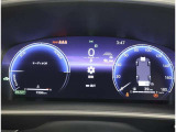とっても見やすいメーターです。夜間時はラグジュアリーな気分にさせてくれる照明が魅力ですので、夜のドライブも楽しみになりますよ♪