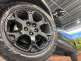 【純正18インチアルミホイール】外観にマッチした純正アルミホイールを装着しております。各種社外アルミホイールや、スタッドレスタイヤも取扱いしております。是非ご相談ください♪