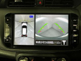 上からの視点で狭い駐車場への駐車に役立つ、アラウンドビューモニター対応純正メモリーナビ装備。