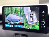 【マルチビューカメラシステム】専用のカメラにより、上から見下ろしたような視点で360度クルマの周囲を確認することができます☆死角部分も確認しやすく、狭い場所での切り返しや駐車もスムーズに行えます。