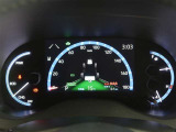 とっても見やすいメーターです。夜間時はラグジュアリーな気分にさせてくれる照明が魅力ですので、夜のドライブも楽しみになりますよ♪