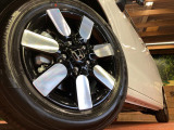 【純正15インチアルミホイール】外観にマッチした純正アルミホイールを装着しております。各種社外アルミホイールや、スタッドレスタイヤも取扱いしております。是非ご相談ください♪