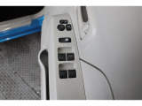パワーウインドウなので、窓の開閉もラクラクです!ウインドウロックもついているので、誤作動の心配もありません♪