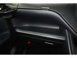 インパネテーブル装備!車内での小物などを一時的に置くとき利用できます。