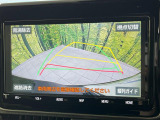 【バックカメラ】駐車時に後方がリアルタイム映像で確認できます。大型商業施設や立体駐車場での駐車時や、夜間のバック時に大活躍!運転スキルに関わらず、今や必須となった装備のひとつです!