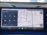 BMWのナビゲーションは操作性も良く、詳細な地図情報と交通状況を見やすく表示し、快適なドライビングをサポートしながら目的地までナビゲートします。