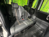 後部座席も気になるようなキズ・汚れやへたり等、大きなダメージはなく、良好な状態です。