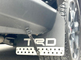 【TRDマッドフラップ】トヨタ純正TRDマッドフラップ。オフロードパッケージにピッタリのオプションパーツとなっております!