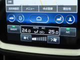 ★運転席と助手席でそれぞれお好みに合わせて温度設定が行えるフルオートエアコンです。外気温や室温、日射量を感知し、吹き出し温度、風量を緻密に制御します