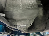 痛みの出やすい運転席シートの角、フロアマット、座面、ともに良好です