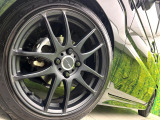 【16インチアルミホイール】外観にマッチしたアルミホイールを装着しております。各種アルミホイールや、スタッドレスタイヤも取扱いしております。是非ご相談ください♪
