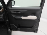 運転席・助手席ドアの内側にドアポケットが装備されています。