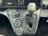 操作しやすい位置にシフトレバーが有ります。