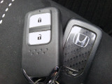 スマートキー付!キーを取り出さなくてもドアロックの施錠・開錠、エンジンの始動が出来ます!雨の日や荷物の多い日にとても便利ですね♪