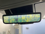 【デジタルインナーミラー】後席の大きな荷物や同乗者で後方が確認しづらい時でも安心!カメラが撮影した車両後方の映像をルームミラー内に表示。クリアな視界で状況の確認が可能です!