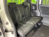 後部座席も気になるようなキズ・汚れやへたり等、大きなダメージはなく、良好な状態です。